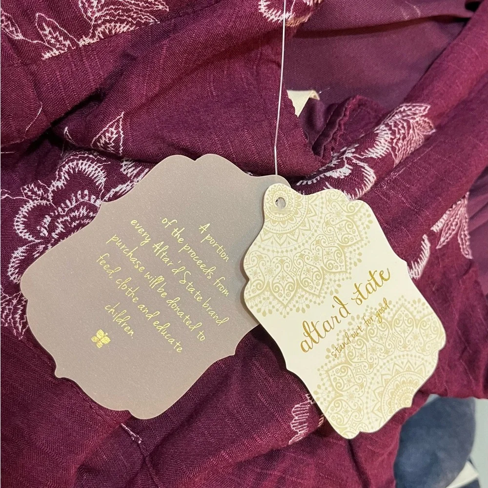 🌺 NWT Altar'd State Sz XS Wine Colored Backless Dress w/ a White Floral Design - Picture 4 of 6